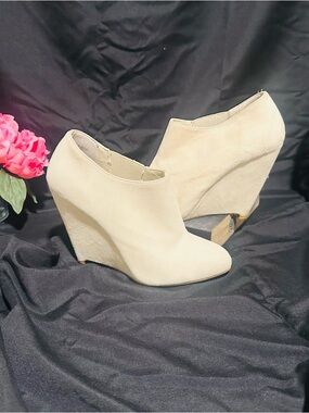 VS Colin Stuart Nude Suede Wedge Booties |Minimalist Neutral Coquette Aesthetic